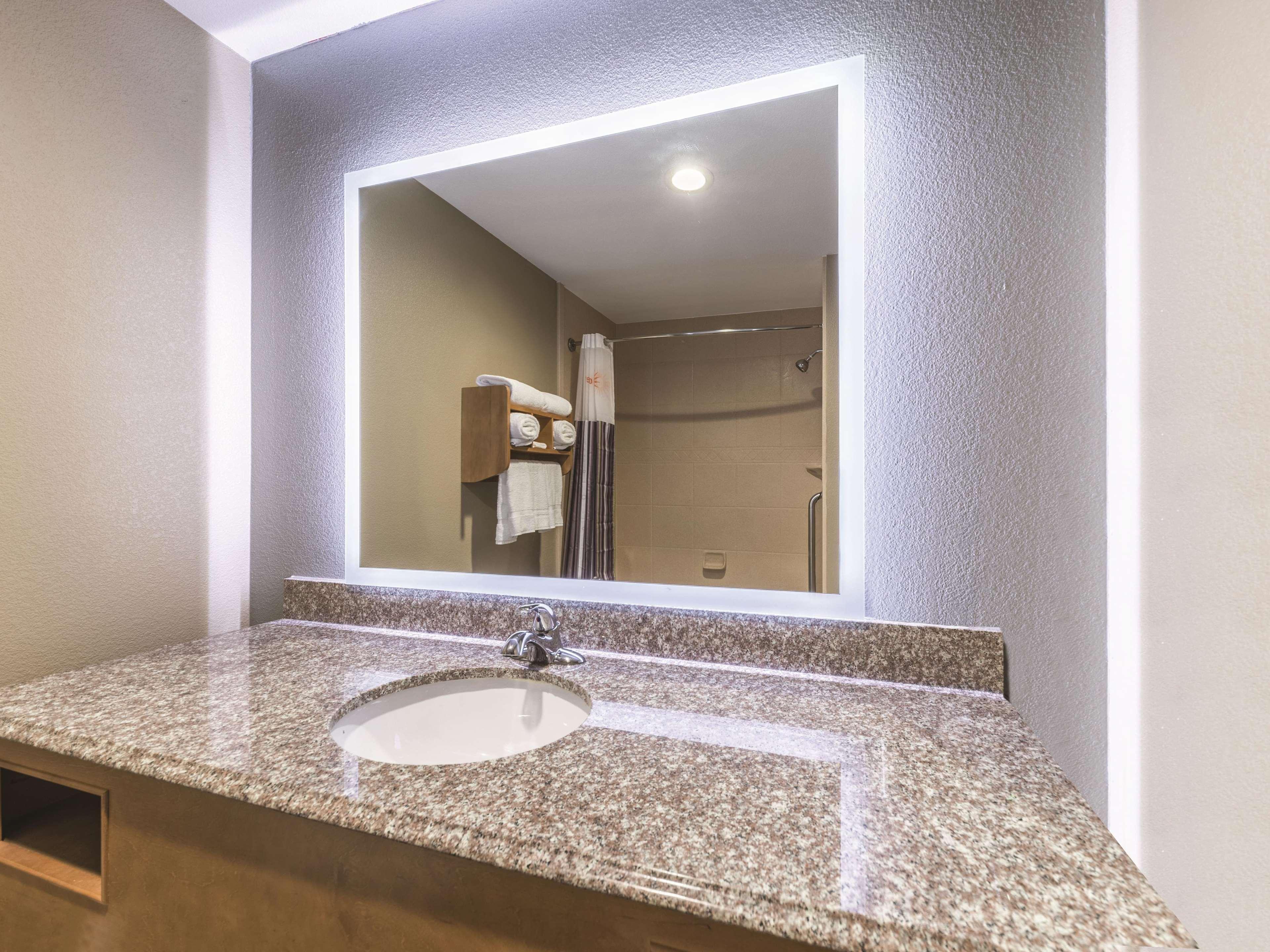 La Quinta By Wyndham Tulsa - Catoosa Hotell Exteriör bild