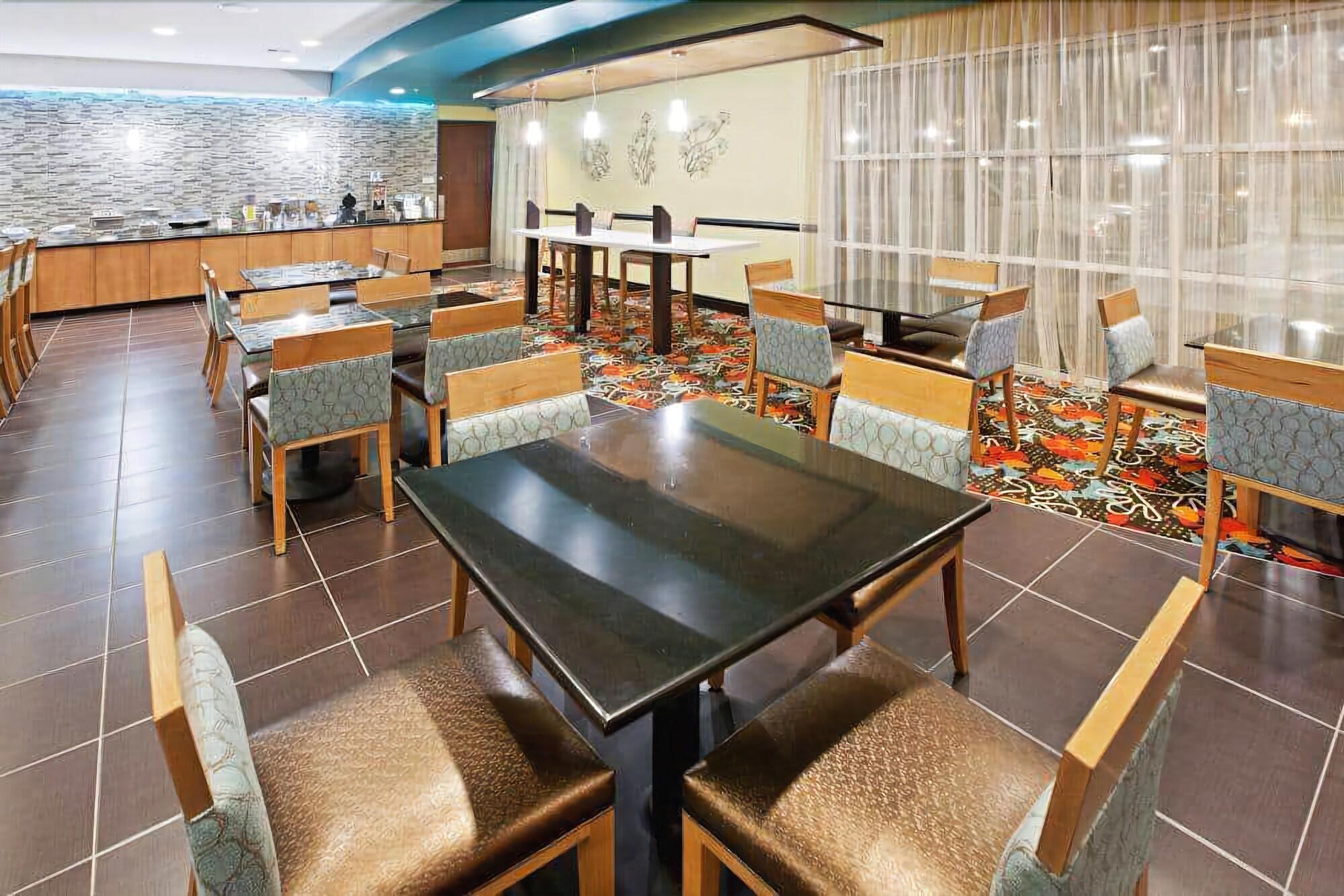 La Quinta By Wyndham Tulsa - Catoosa Hotell Exteriör bild